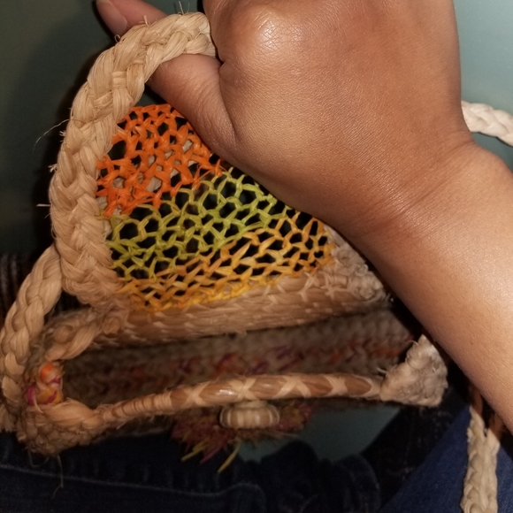 Hand woven purse - Picture 3 of 5
